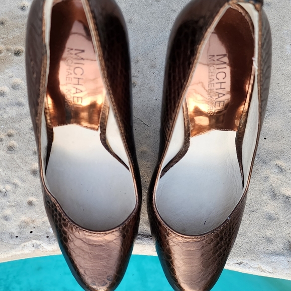 Michael Kors shoes pumps copper colored size 6 elevated  heels 👠 pumps - Picture 2 of 14